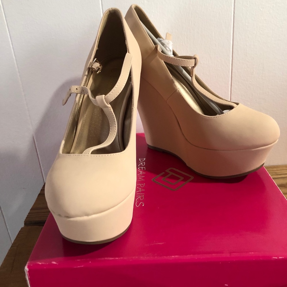BNIB Dream Pairs Nude Platform Wedge size 10